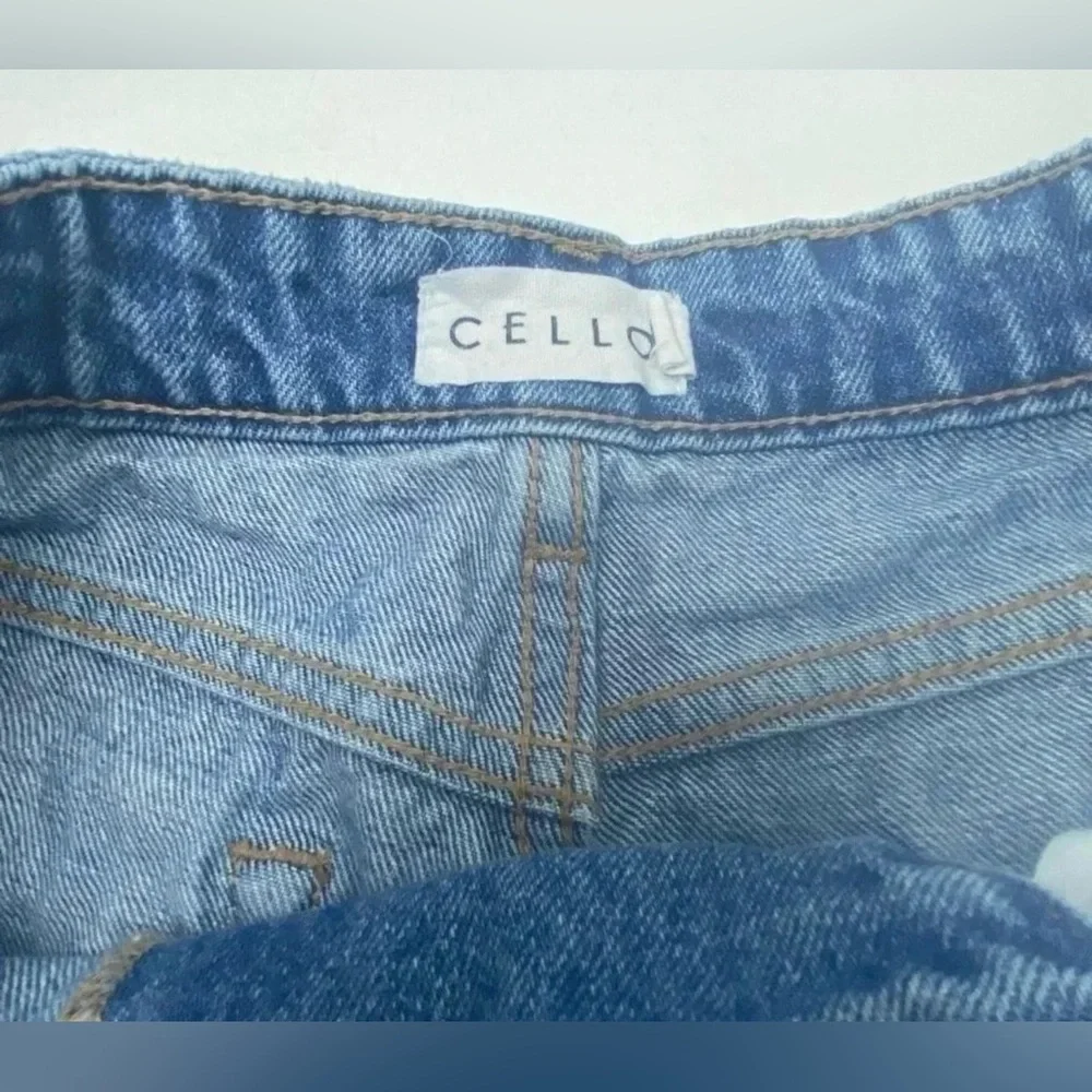 Cello Distressed Crossover Jean Shorts M - Picture 3 of 4